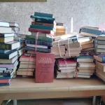 Алтайская пенсионерка передала более 600 книг библиотекам Донбасса