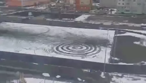 Жителей Барнаула встревожили странные круги на снегу