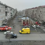 Алтайские спасатели на автолестнице добрались до попавшей в беду пенсионерки