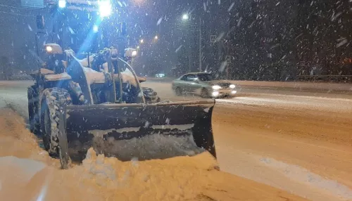 В мэрии показали, как Барнаул очищают от снега после апрельского снегопада