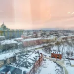 В центре Барнаула у фонтана продают квартиру с фреской за 25 млн рублей