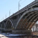 Томенко побывал на коммунальном мосту в Бийске, который закрывают на ремонт