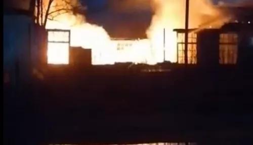 В Славгороде ночью сгорело пустующее здание техникума