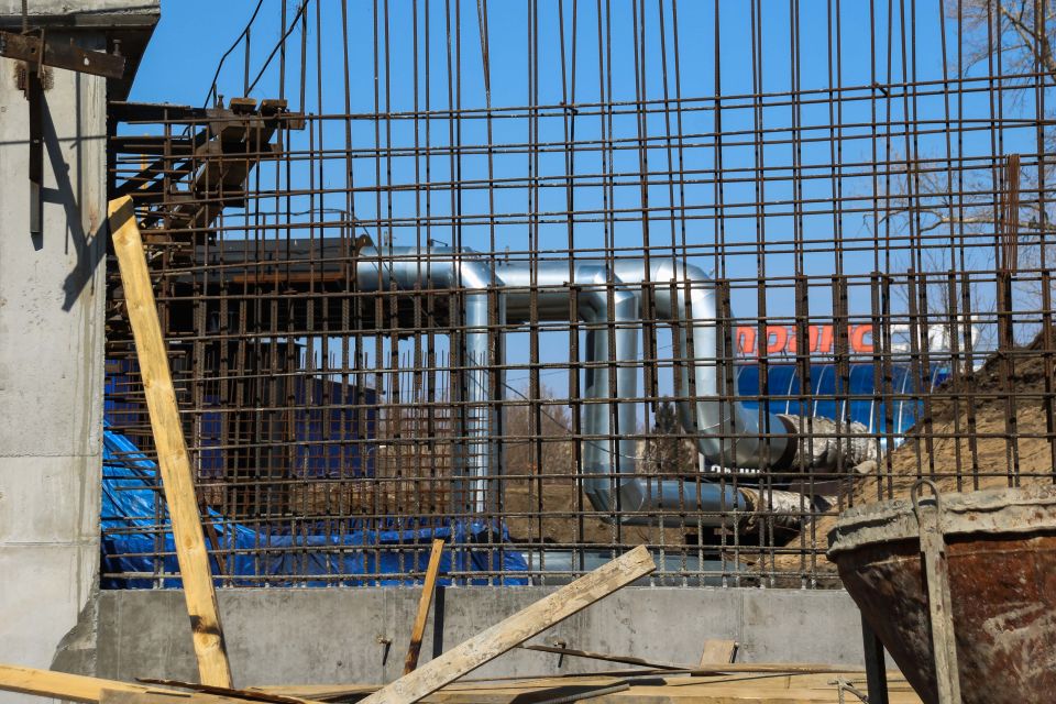 Строительство моста на Новом рынке в Барнауле. 24 апреля 2023 года