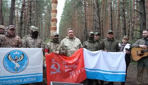 Алтайских военнослужащих посетили сенатор Полетаев и музыканты Вялковы