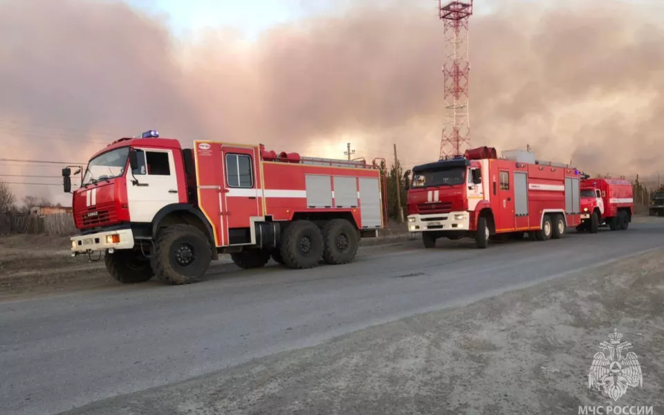 На Урале крупный пожар уничтожил более 100 домов и соцобъекты