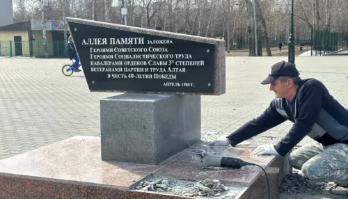 В Барнауле ремонтируют посвященные Великой Отечественной войне памятники