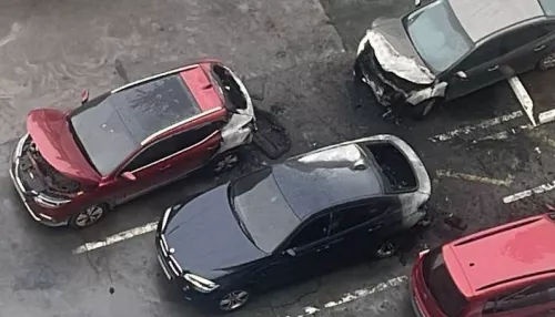В центре Барнаула на парковке сгорели шесть автомобилей