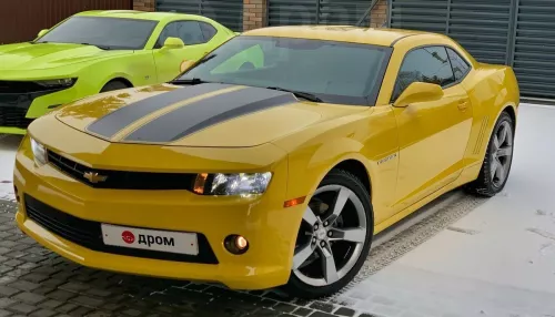 В Барнауле за 2,3 млн рублей продают желтый Chevrolet Camaro