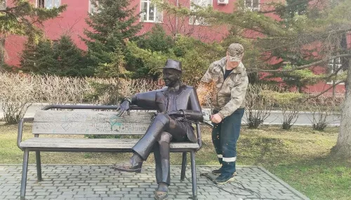 В Барнауле обновят памятник одинокому влюбленному у аграрного вуза