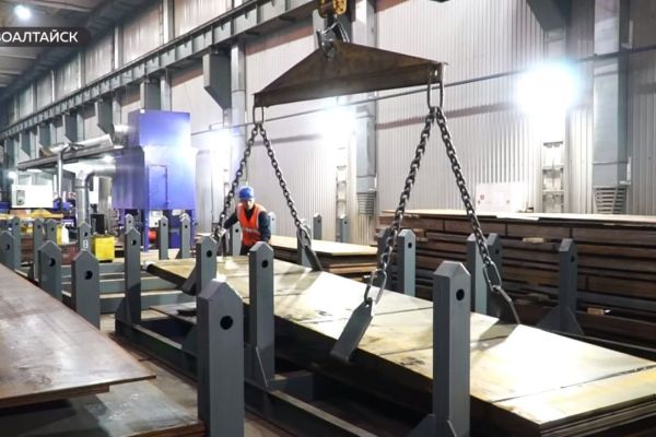 Число работающих на алтайских заводах осужденных выросло на треть