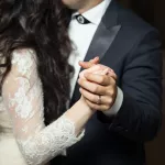 В Госдуме предложили выплачивать премии за долгий брак