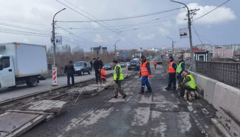 Виктор Томенко признал наличие сложных моментов при ремонте бийского моста