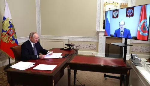 Владимир Путин провел по видеосвязи встречу с Виктором Томенко