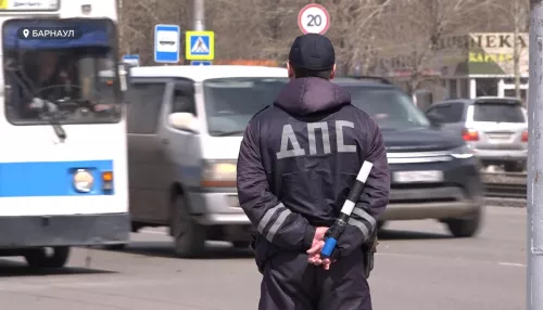 Барнаульцу, которому сотрудники ГИБДД сломали руку, отказали в возбуждении дела