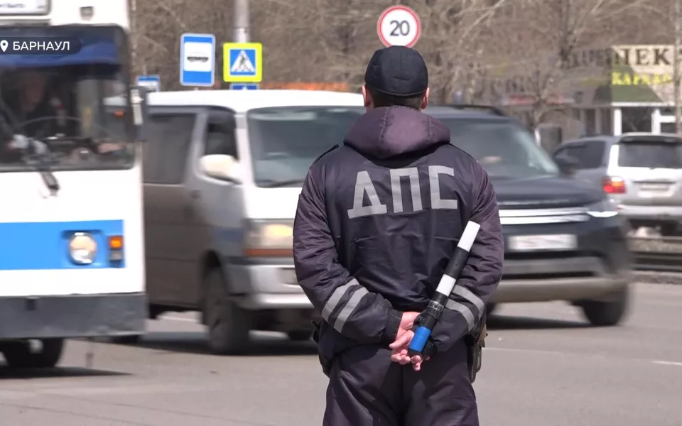 Барнаульцу, которому сотрудники ГИБДД сломали руку, отказали в возбуждении дела