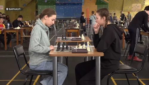 Кубок Алтая по шахматам собрал более 400 юных участников