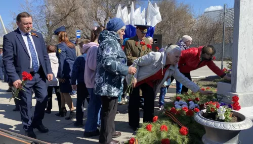 Кедры, цветы и концерты. Депутаты БГД поздравляют барнаульцев с Великой Победой