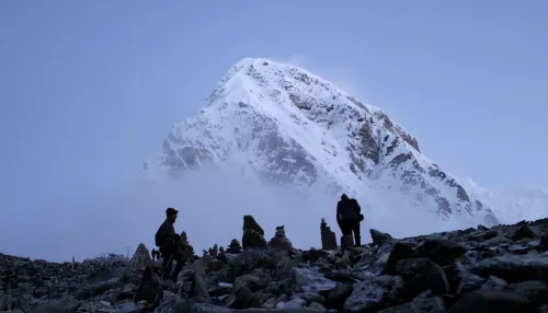 Вдова бойца СВО из Барнаула отправилась покорять Эверест в память о муже