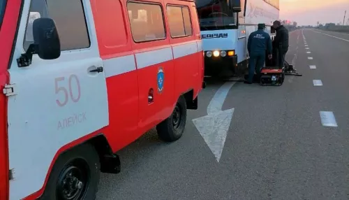 В Алтайском крае на трассе сломался автобус с 52 людьми