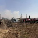 В Алтайском крае горят дома из-за пала сухой травы