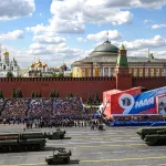Парад Победы в Москве прошел без авиационной части. Фоторепортаж