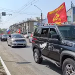 Около 500 машин проехали в колонне Бессмертного автополка в Рубцовске