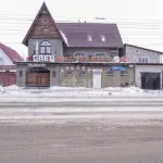 В Барнауле за 33 млн рублей продают дом и узнаваемый магазин-замок