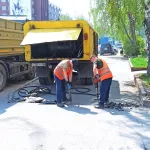 В Барнауле с приходом тепла начали ремонтировать тротуары