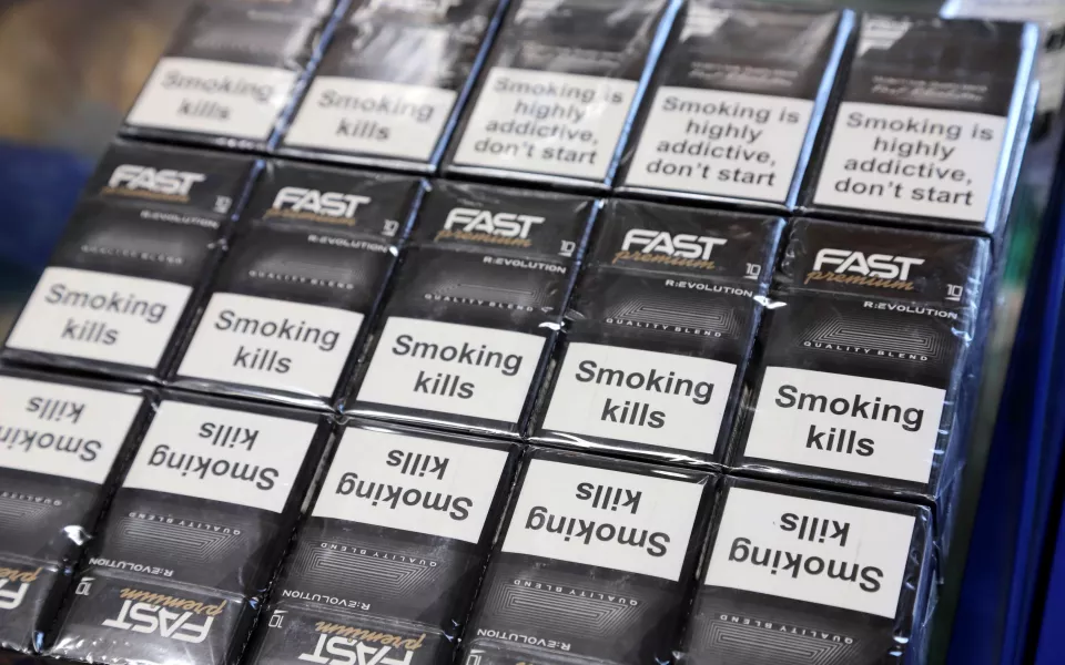 Таможенники нашли 6,5 тысячи пачек контрабандных сигарет в магазинах Барнаула