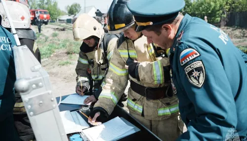 В Барнауле спасли шестерых взрослых и ребенка из задымленной многоэтажки