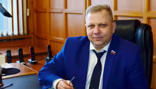 Председатель Думы Бийска Ларейкин уходит с должности директора олеумного завода