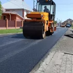В пригороде Барнаула ремонтируют дороги в связке с жителями