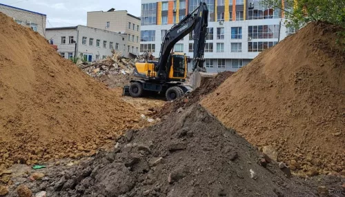 В Барнауле снесли еще один аварийный дом в Железнодорожном районе