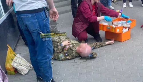 В Барнауле мужчине в военной форме стало плохо у ТРЦ Огни