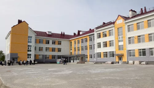 Губернатор проверил, как в Барнауле строят новую школу для четырех микрорайонов