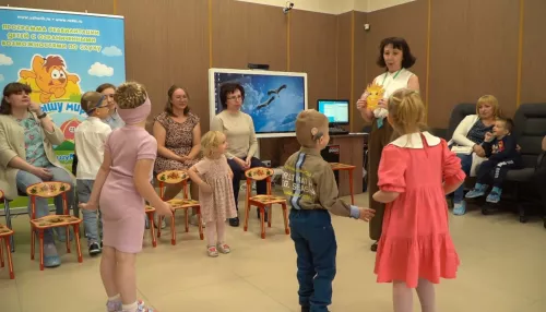 Нехватку сурдологов для слабослышащих и глухих детей обсудили в Барнауле