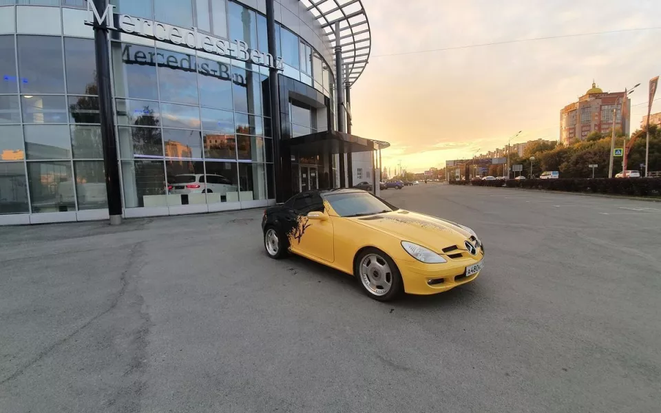 В Барнауле продают 18-летний черно-желтый Mercedes за 850 тысяч рублей