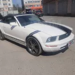 Редкий и харизматичный: в Барнауле продают Ford Mustang с открытой крышей