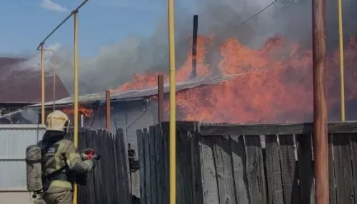 В частном секторе Барнаула при пожаре в бане пострадала женщина