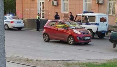 В Барнауле женщине в лицо распылили перцовый баллончик