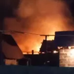В Барнауле ночью горели жилой дом и постройки на Коммунаров