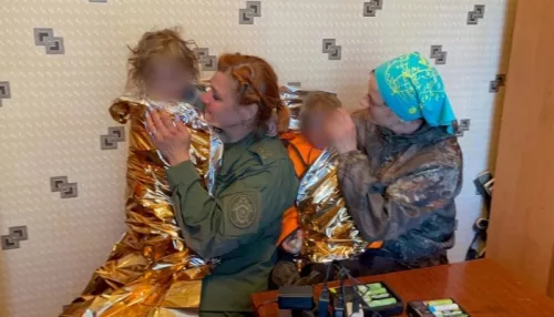В Кузбассе нашли пропавших маленьких девочек, но не вернули их семье