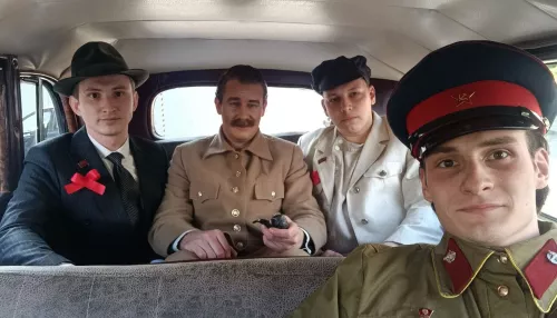 Алтайские комроссы устроили барнаульцам встречу с товарищем Сталиным