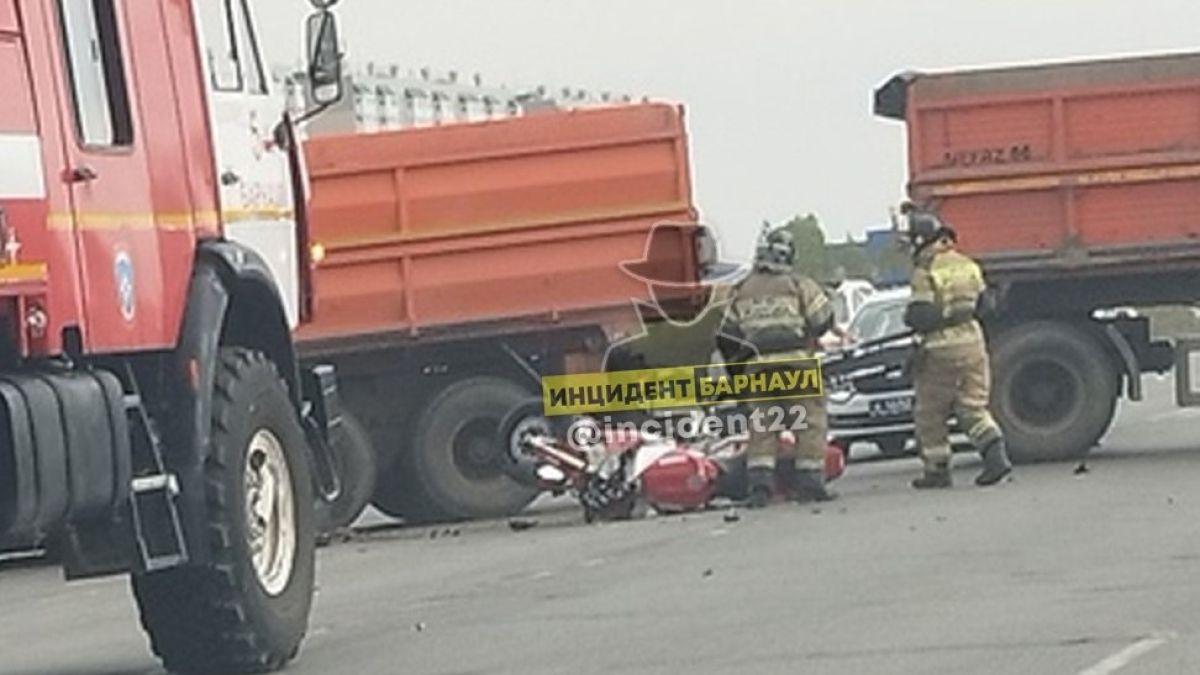 Авария с мотоциклом на улице Власихинской