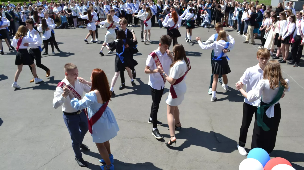 В Барнауле назвали дату окончания учебного года и последних звонков в школах