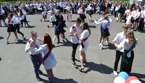 В Барнауле назвали дату окончания учебного года и последних звонков в школах