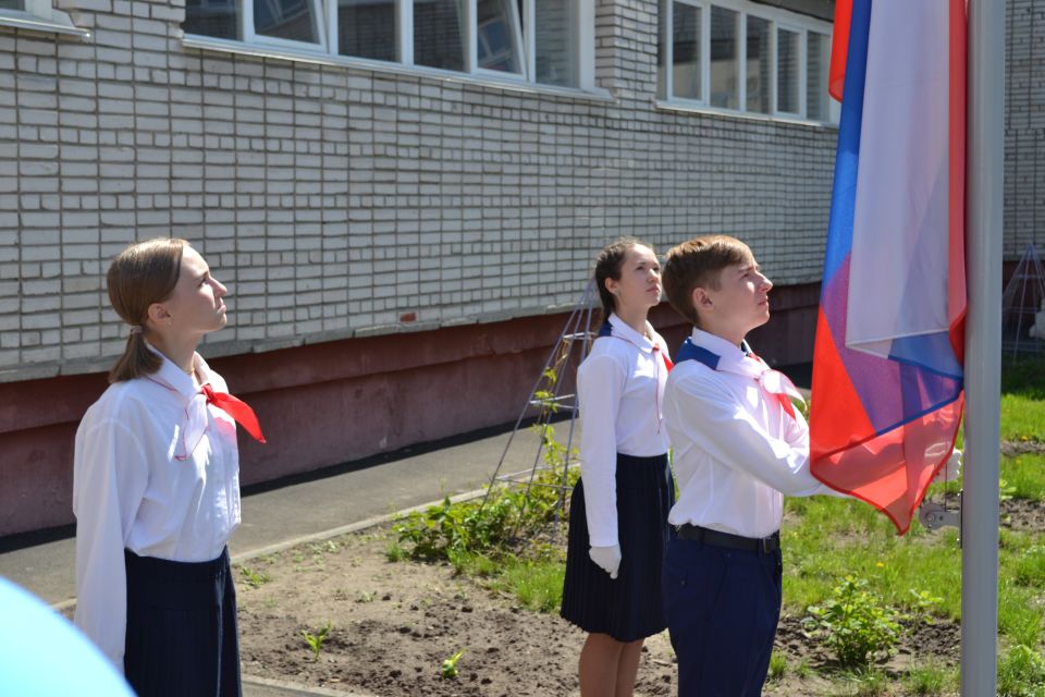 Церемония поднятия флага России 