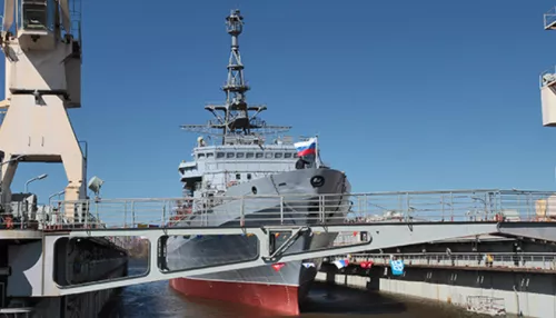 Три беспилотника атаковали российский разведывательный корабль Иван Хурс