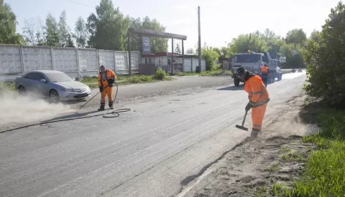Власти Барнаула проконтролировали ремонт дороги на улице Гридасова